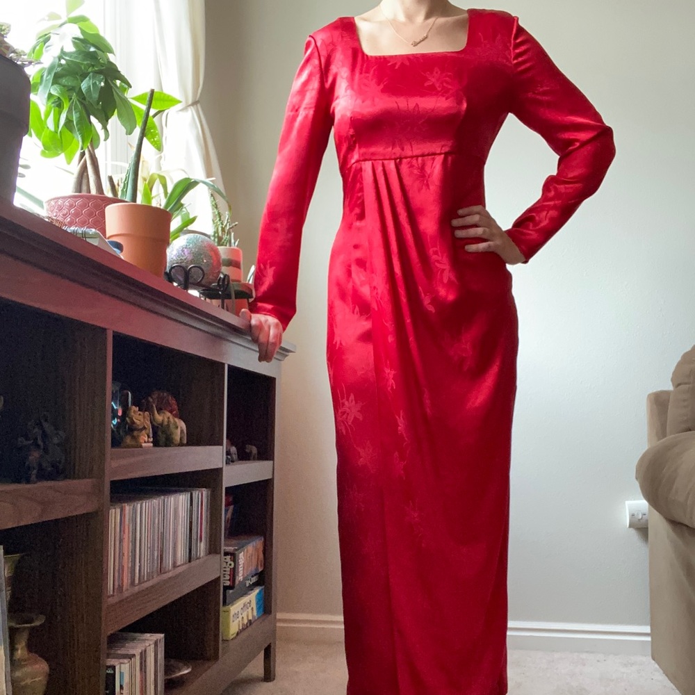 VIXEN Red Floor Length Vampire Vampy Gown